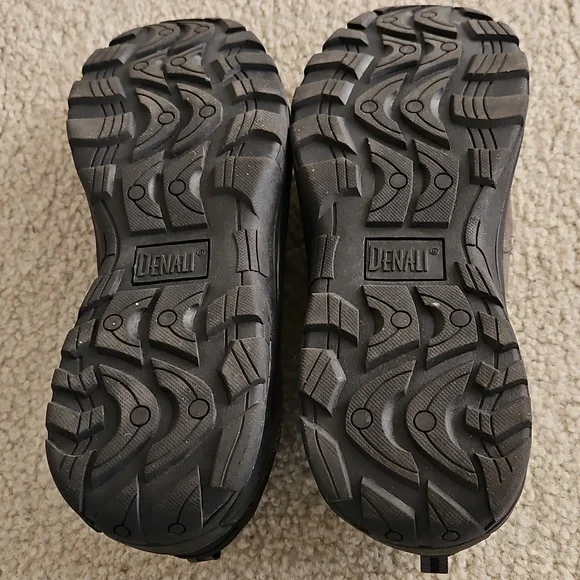 Denali Aleutian Suede Slip on Shoes - Picture 4 of 8